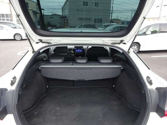 Toyota PRIUS 2019-04 12989-8