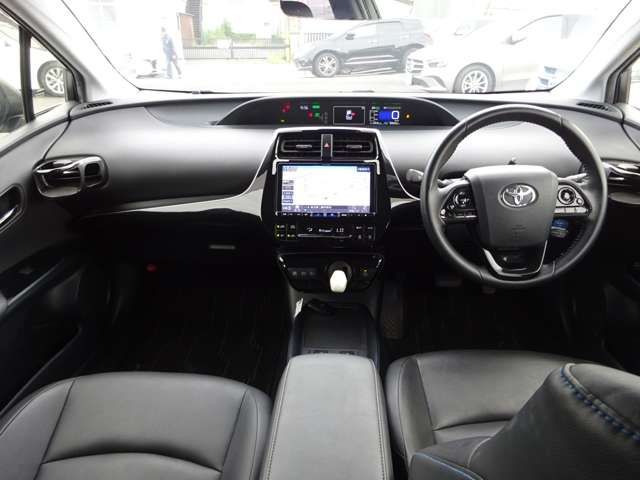 Toyota PRIUS 2019-04 12989-1