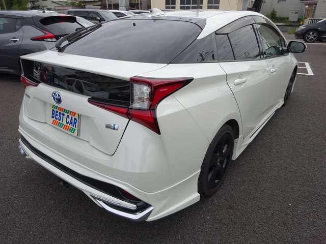 Toyota PRIUS 2019-04 12989-7