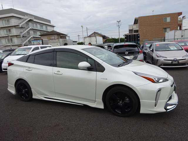 Toyota PRIUS 2019-04 12989-10