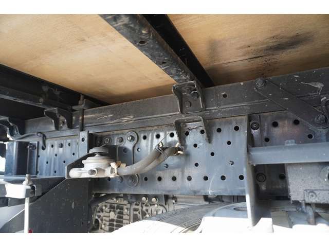 Isuzu ELF TRUCK 2017-10 195976-10