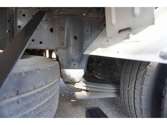 Isuzu ELF TRUCK 2017-10 195976-9