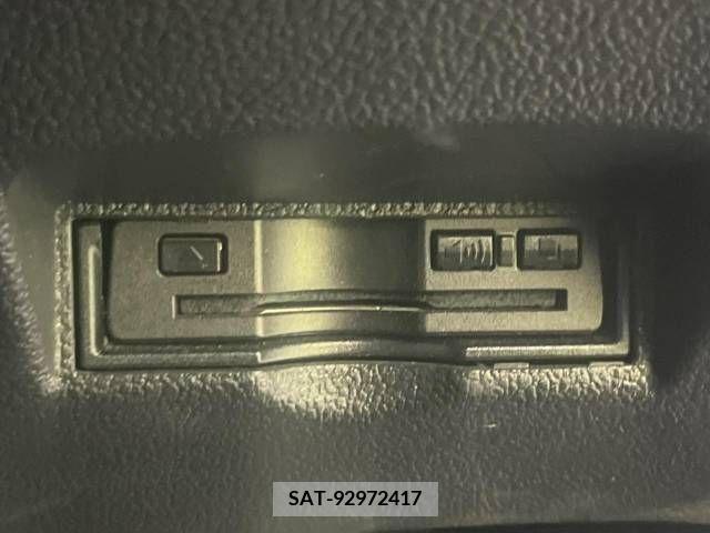 Toyota PRIUS 2019-08 221694-6