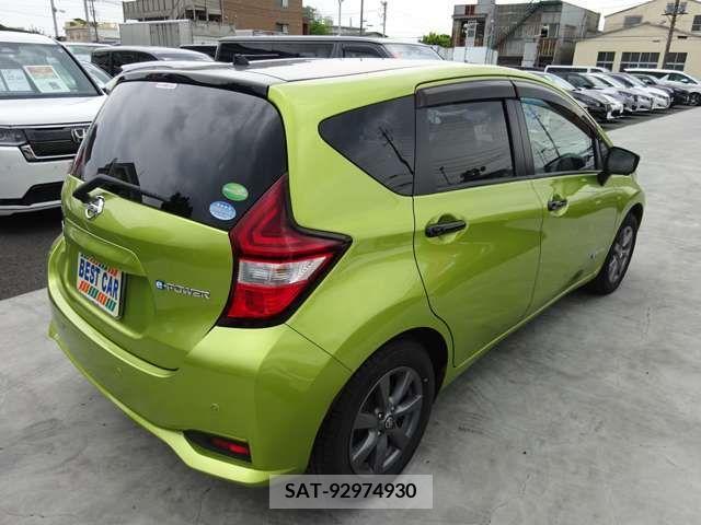 Nissan NOTE 2017-10 327666-7
