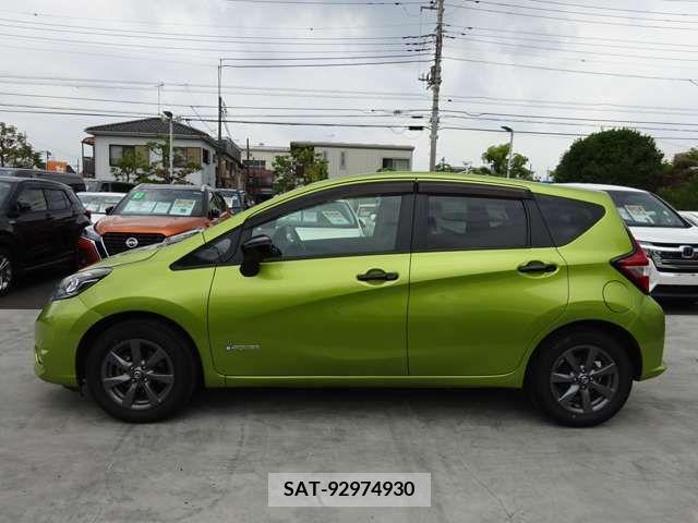 Nissan NOTE 2017-10 327666-9