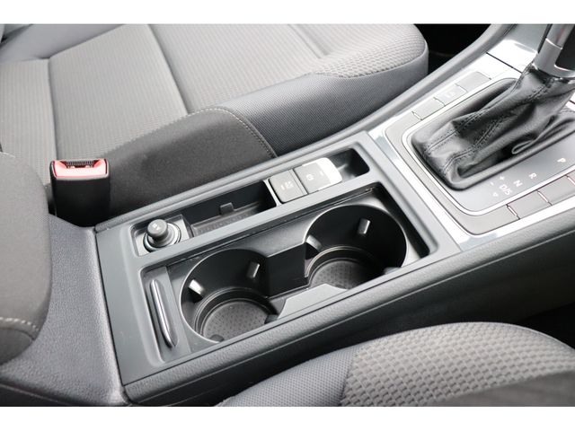 VolksWagen GOLF 2019-02 3339-22
