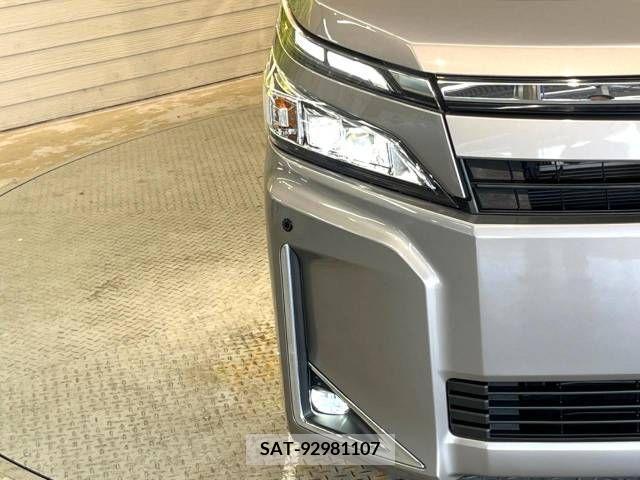 Toyota VOXY 2017-08 384676-13