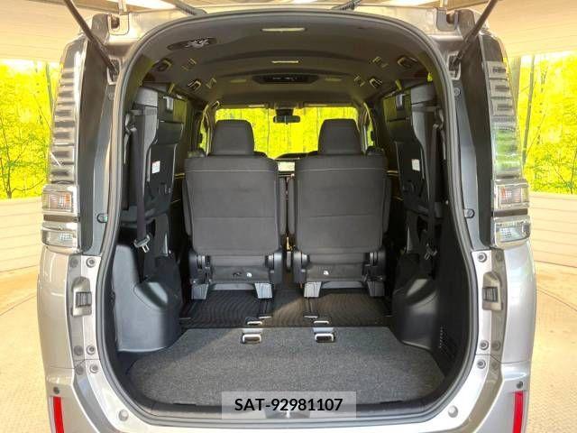 Toyota VOXY 2017-08 384676-11