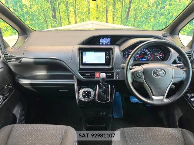 Toyota VOXY 2017-08 384676-1