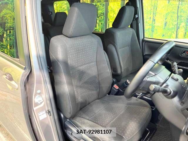 Toyota VOXY 2017-08 384676-8