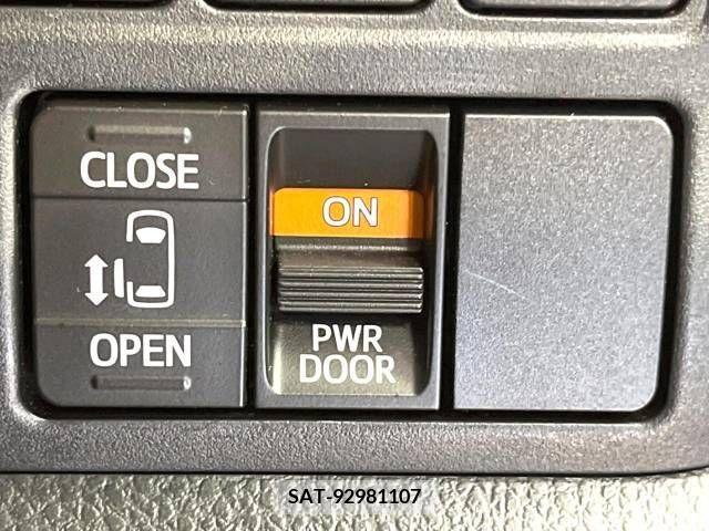 Toyota VOXY 2017-08 384676-6