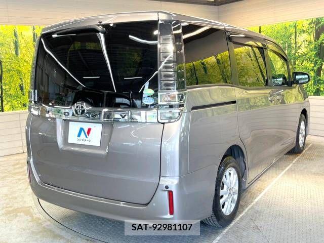 Toyota VOXY 2017-08 384676-18