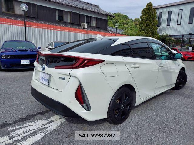 Toyota PRIUS PHV 2018-09 282570-2