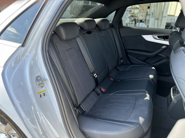 Audi A4 2023-02 15661-15