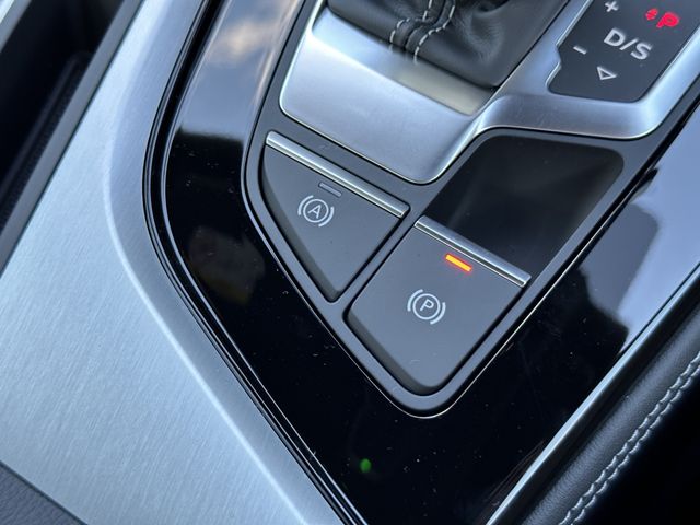 Audi A4 2023-02 15661-10