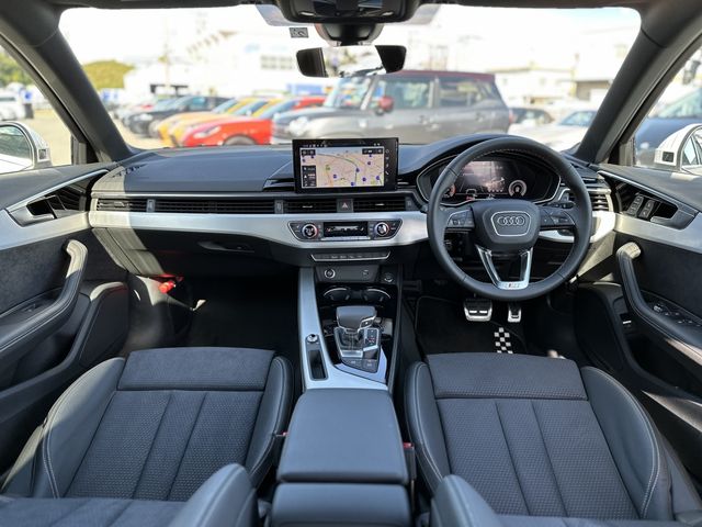 Audi A4 2023-02 15661-1