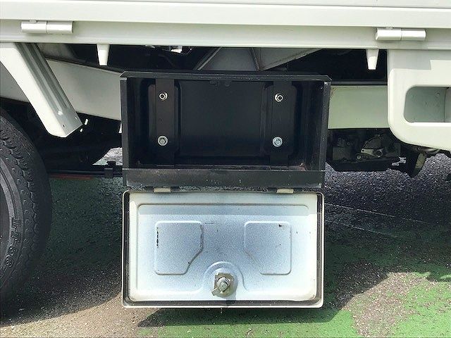 Mitsubishi MINICAB TRUCK 2011-08 22273-11