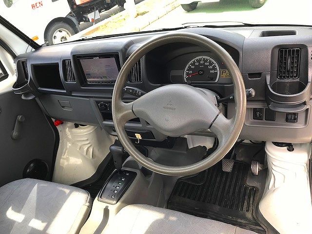 Mitsubishi MINICAB TRUCK 2011-08 22273-1