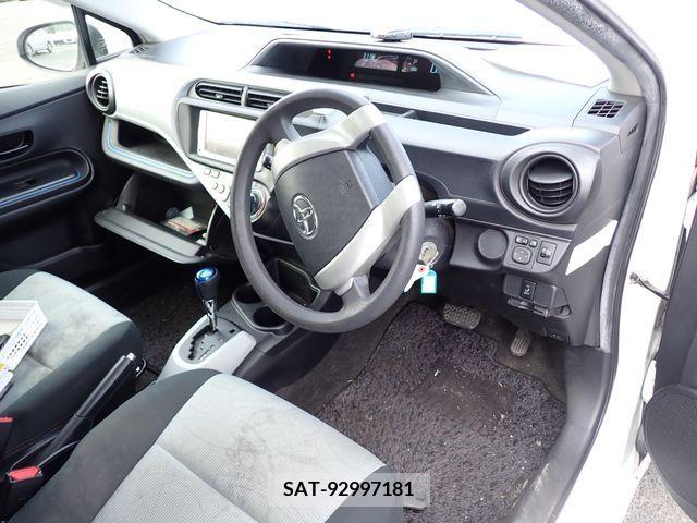Toyota AQUA 2013-12 219293-1