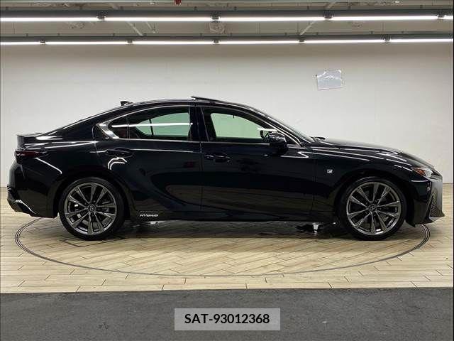 Lexus IS 2021-10 354086-17