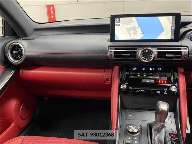 Lexus IS 2021-10 354086-11