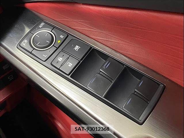 Lexus IS 2021-10 354086-15