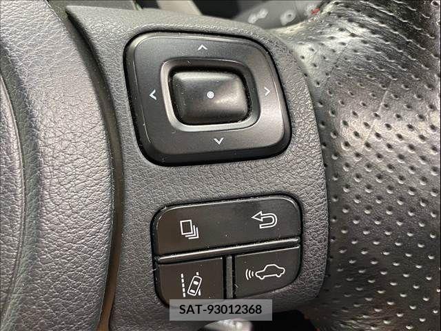 Lexus IS 2021-10 354086-14