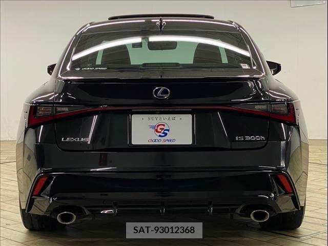 Lexus IS 2021-10 354086-18