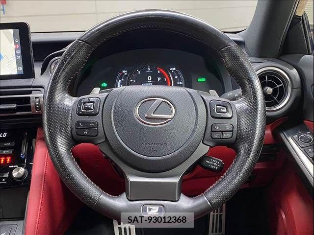 Lexus IS 2021-10 354086-12