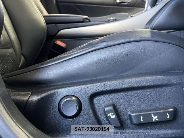 Lexus IS 2013-12 388275-19