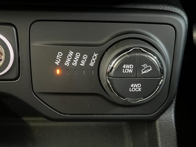 Jeep RENEGADE 2018-06 21851-6