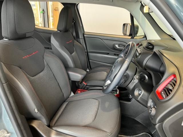 Jeep RENEGADE 2018-06 21851-11