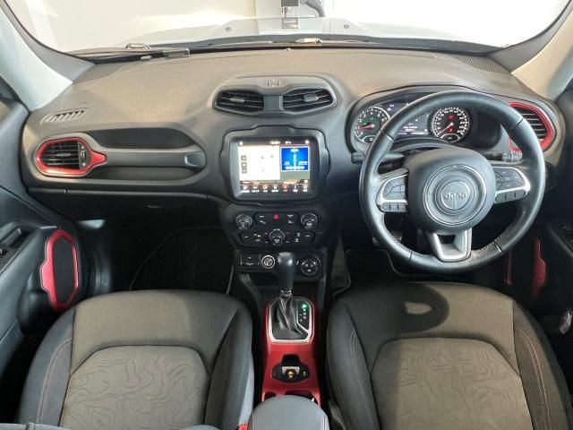 Jeep RENEGADE 2018-06 21851-1