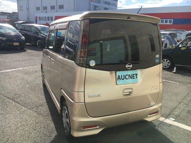 Nissan ROOX 2010-11 8994-5