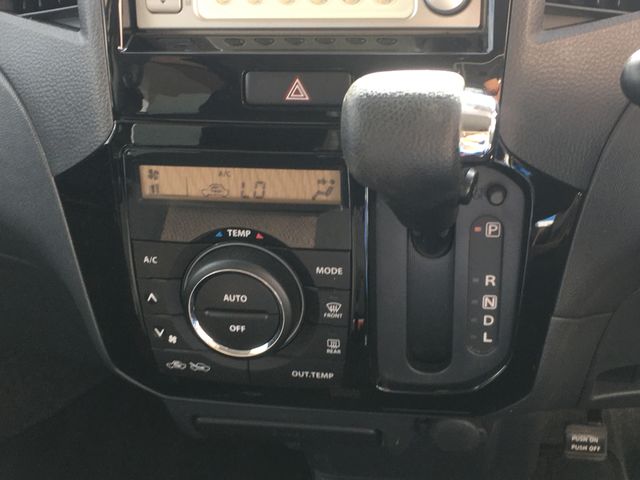 Nissan ROOX 2010-11 8994-7