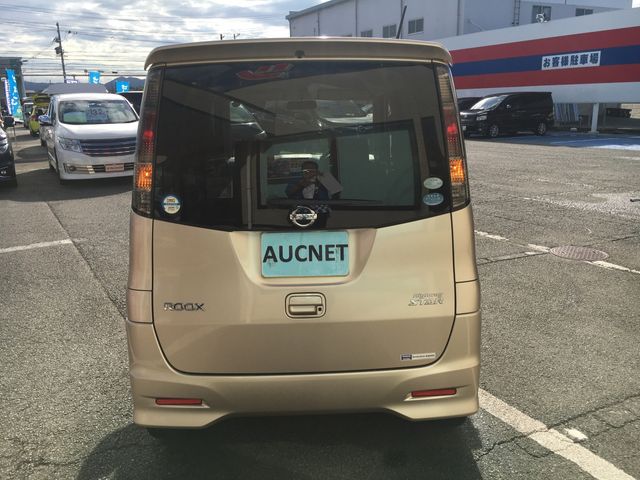 Nissan ROOX 2010-11 8994-4