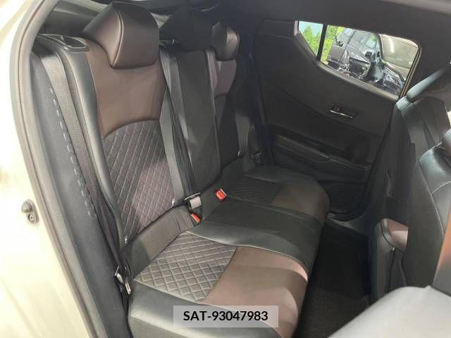 Toyota C-HR 2017-10 341662-12