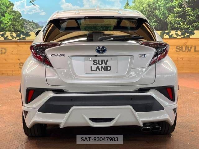 Toyota C-HR 2017-10 341662-17