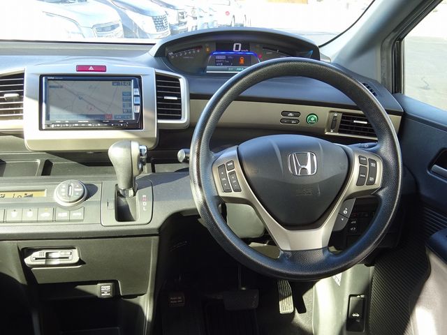 Honda FREED SPIKE 2013-03 186803-16