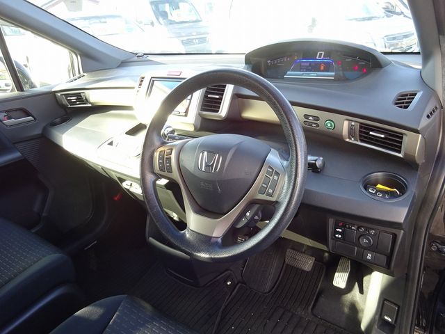 Honda FREED SPIKE 2013-03 186803-11