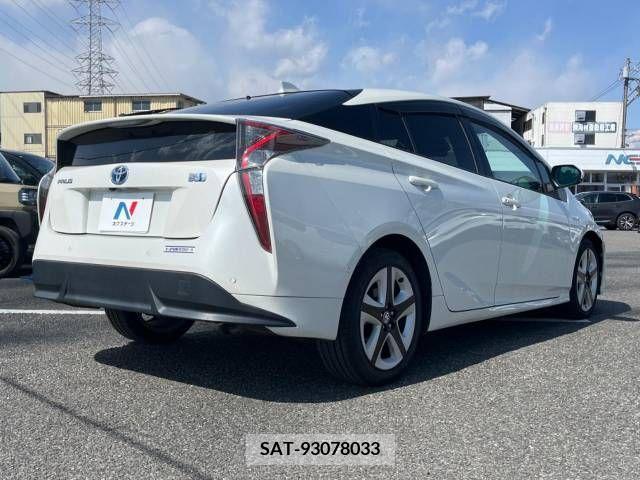 Toyota PRIUS 2017-03 215835-16
