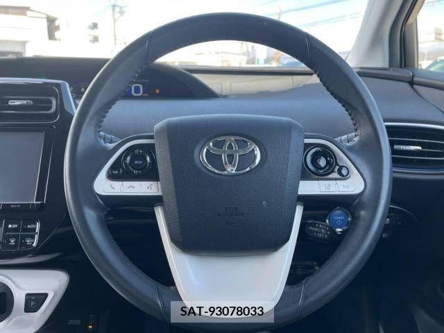 Toyota PRIUS 2017-03 215835-11
