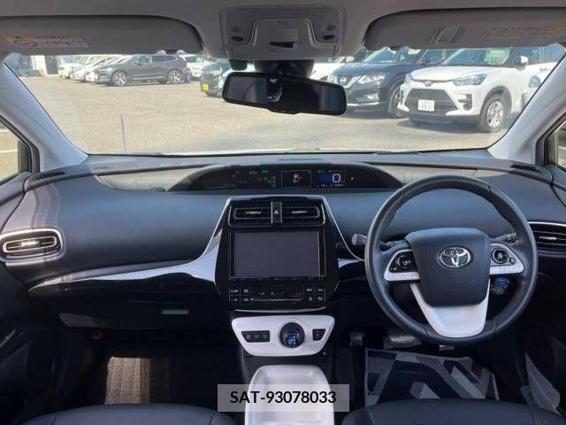 Toyota PRIUS 2017-03 215835-1