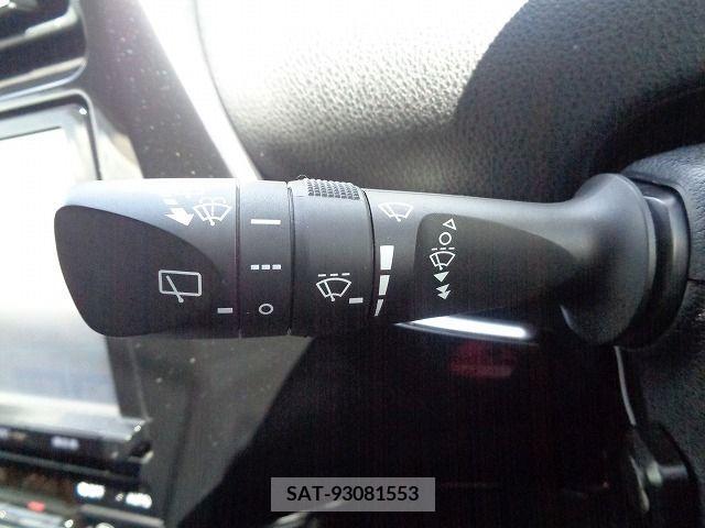 Toyota PRIUS 2017-02 346114-15