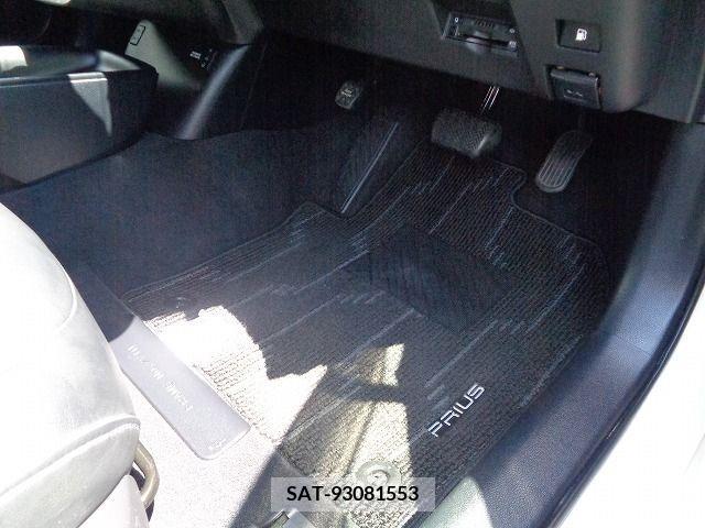 Toyota PRIUS 2017-02 346114-18