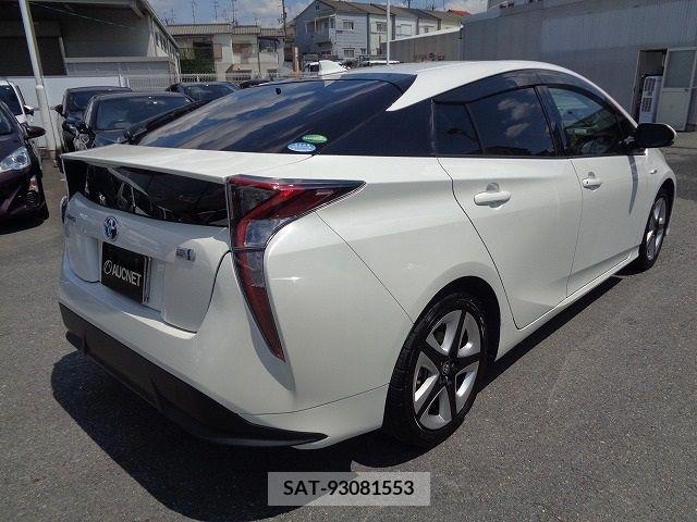 Toyota PRIUS 2017-02 346114-2