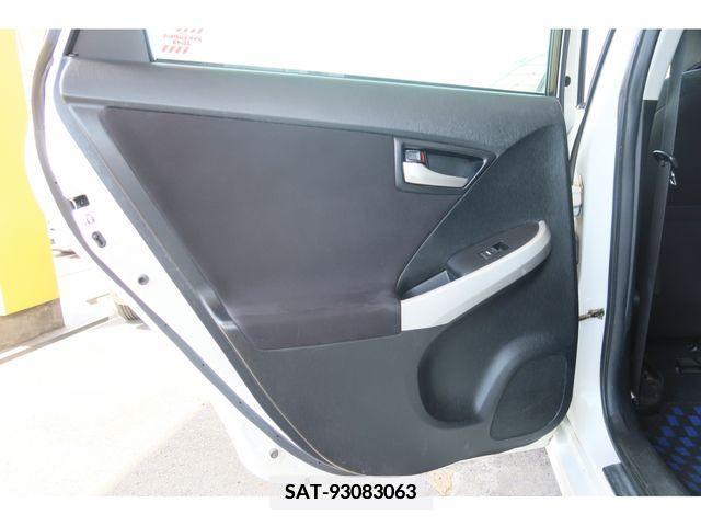 Toyota PRIUS 2013-07 345399-24