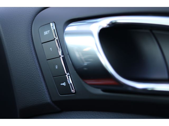 Porsche CAYENNE 2015-05 24499-18