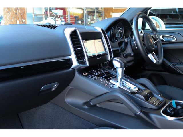 Porsche CAYENNE 2015-05 24499-25
