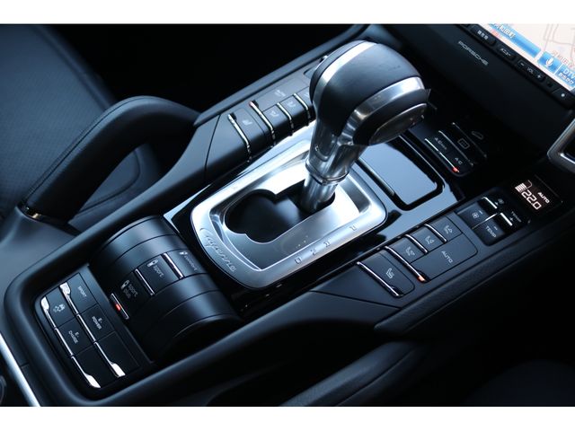 Porsche CAYENNE 2015-05 24499-19